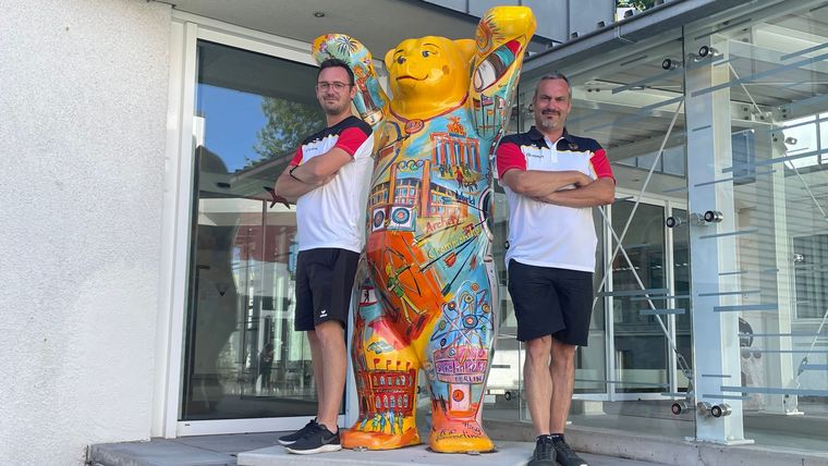Foto: DSB / Freddy Siebert (links) und Holger Hertkorn freuen sich mit ihren 17 Athleten und den anderen Betreuern auf die WM in Winnipeg.