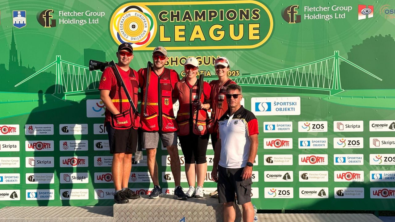 Foto: DSB / Die ersten Sieger der Champions League Skeet: Sven Korte, Vincent Haaga, Nadine Messerschmidt und Nele Wißmer mit Trainer Jürgen Raabe.