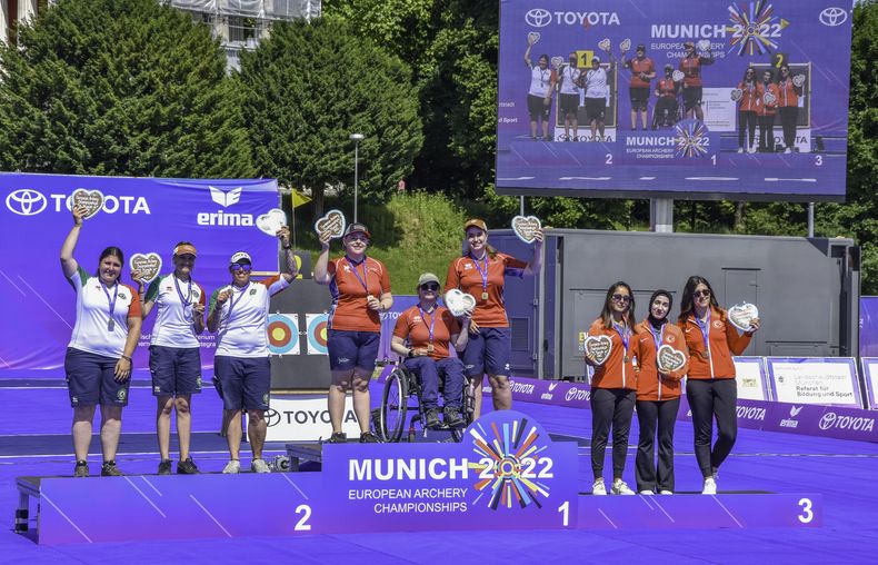 Foto: Eckhard Frerichs / Das Podium im Teamwettkampf der Compound-Frauen (v.l.): Italien, Großbritannien und die Türkei.