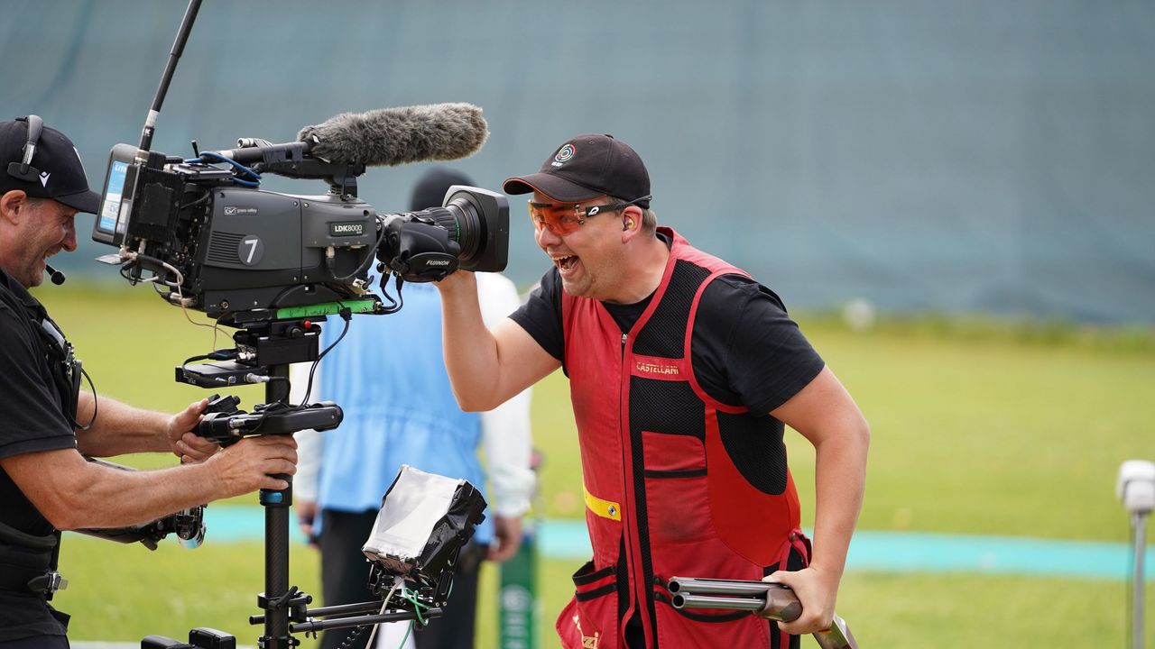 Foto: ISSF / Doppelte Freude: Beim Kameramann über die Emotionen, bei Sven Korte über EM-Titel und Quotenplatz.