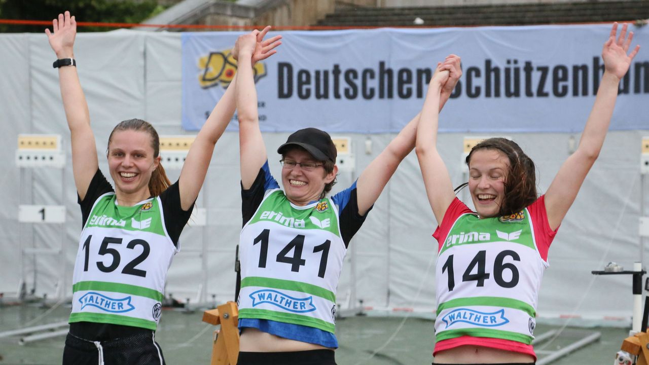 Foto: Werner Wabnitz / Die drei Erstplatzierten bei den Damen - Jana Landwehr, Kerstin Schmidt und Anja Fischer.