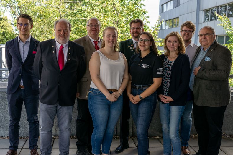 Foto: DSJ / Der neue Jugendvorstand von links: Tom Gotta (BJS), Peter Landauer (BJL Organisation), Stefan Rinke (Vizepräsident Jugend), Aileen Jedtberg (BJS), Lars Bathke (1. Vizepräsident), Sophia Benterbusch (BJS), Ulrike Koini (BJL Bildung), Luca Großmann (BJL Öffentlichkeitsarbeit), Willi Palm (Präsident RSB). Es fehlen Carina Sauerwald (BJL Sport) und Henrik Quast (BJS).