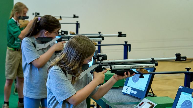 Foto: ISSF / Die über 140 Kinder zeigten auch beim Lichtschießen ihr Können. Foto: ISSF / Die über 140 Kinder zeigten auch beim Lichtschießen ihr Können.