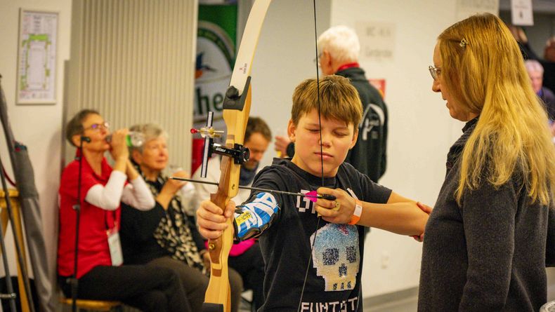 Foto: Eckhard Frerichs / Beim Bundesligafinale kann sich jeder auch selbst mal am Bogenschießen probieren.