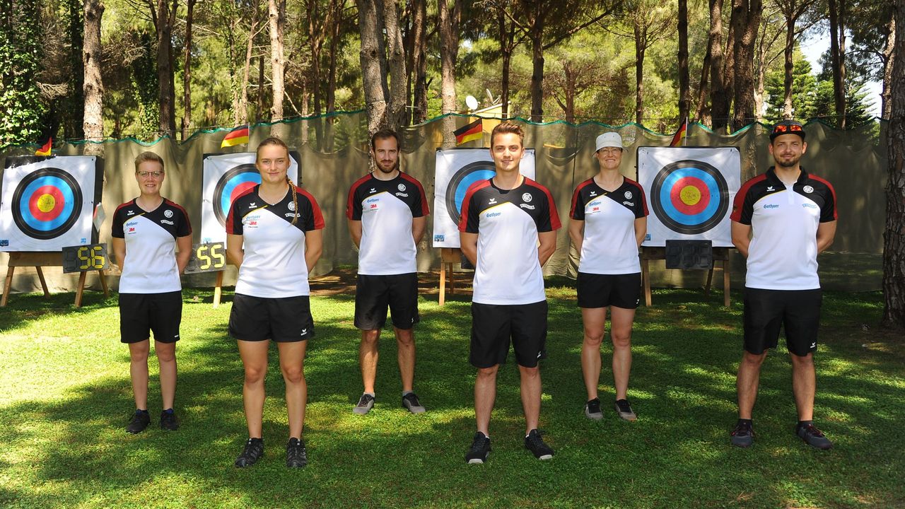 Foto: DSB / Das deutsche Recurve-Team bei der EM in Antalya v.l.: Michelle Kroppen, Charline Schwarz, Florian Unruh, Moritz Wieser, Lisa Unruh und Maximilian Weckmüller.