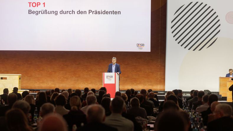 Foto: DOSB/picture alliance / DOSB-Präsident Thomas Weikert spricht zu den Delegierten. Foto: DOSB/picture alliance / DOSB-Präsident Thomas Weikert spricht zu den Delegierten.