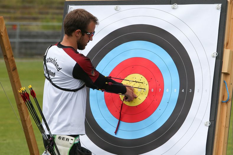 Bild: Eckhard Frerichs / Florian Kahllund schoss in der Qualifikation die meisten Pfeile ins Gold und gewann diese damit souverän. Bild: Eckhard Frerichs / Florian Kahllund schoss in der Qualifikation die meisten Pfeile ins Gold und gewann diese damit souverän.