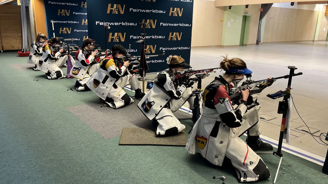 Foto: DSB / Schnappschuss von der EM-Qualifikation in Garching-Hochbrück. Anna Janßen, Nele Stark und Lisa Grub (v.r.) setzten sich durch und wurden zur Nominierung vorgeschlagen.