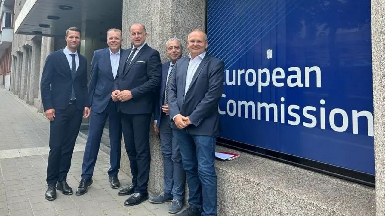 Foto: ISSF / v.l.: Andreas Friedrich, Jörg Brokamp, Luciano Rossi, Stefano Rosi und Folker Hellmund waren bei der EU-Kommission.