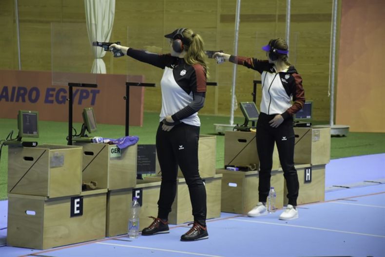 Foto: ISSF / Bei den European Games mit der Sportpistole dabei: Doreen Vennekamp und Michelle Skeries.