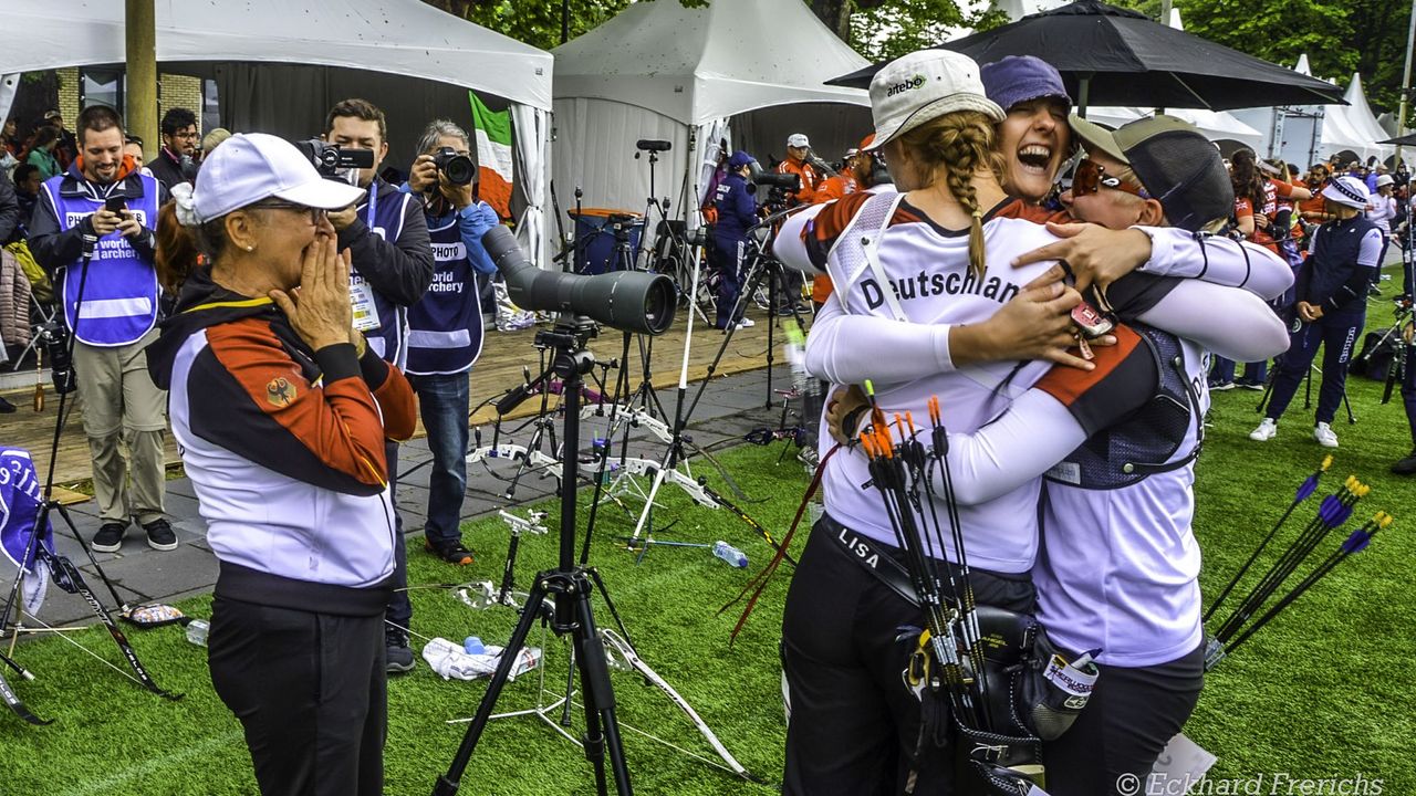 Foto: Eckhard Frerichs / Bei der DM im Fokus: Das DSB-Recurve-Nationalteam Lisa Unruh, Elena Richter und Michelle Kroppen.