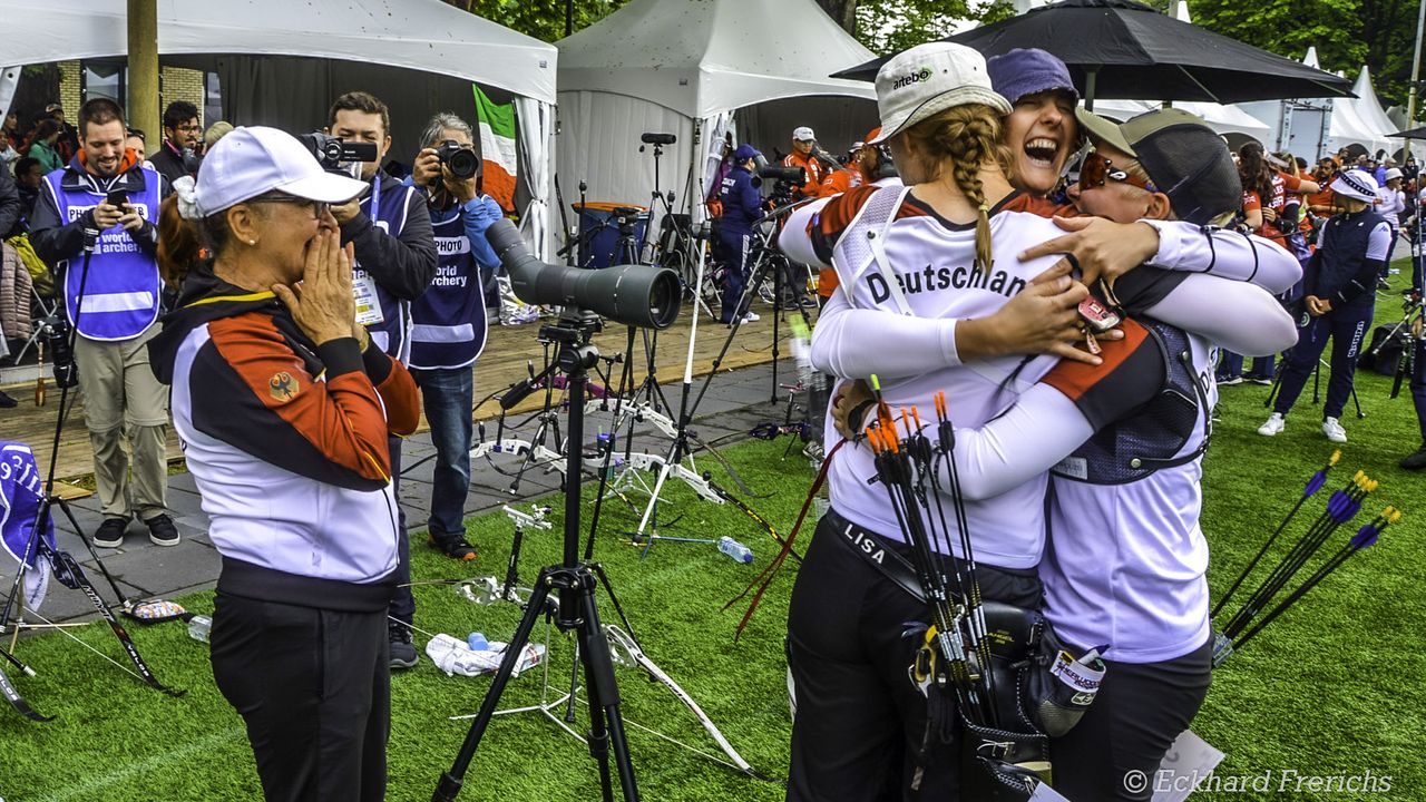Foto: Eckhard Frerichs / Bei der WM 2019 in Herzogenbusch kannte der Jubel bei den deutschen Bogenschützinnen nach dem Gewinn des Team-Quotenplatzes keine Grenzen.