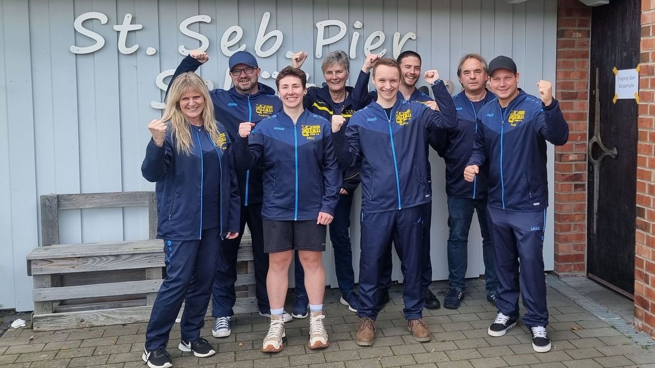 Foto: Sp.Sch. Pier / Siegerfaust bei den Sportschützen Pier nach einem perfekten Heimwettkampf-Wochenende mit zwei 5:0-Siegen.