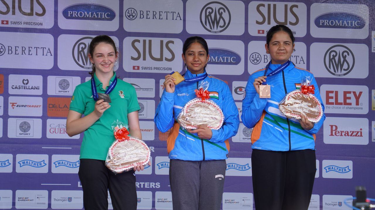 Foto: DSB / Das erste Siegertreppchen der WM bildeten v.l. Maria Atanasova/BUL, Sejal Kamble und Himanshi Himanshi/beide IND.