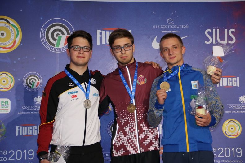 Foto: ESC / Zeigt bei der EM sein großes Talent und belohnte sich mit der Sportpistole mit Doppel-Silber: Florian Peter (links). Foto: ESC / Zeigt bei der EM sein großes Talent und belohnte sich mit der Sportpistole mit Doppel-Silber: Florian Peter (links).
