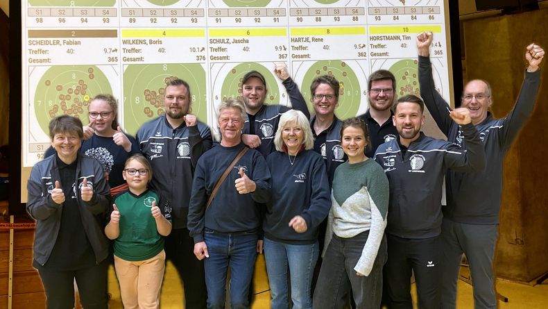 Foto: Lindwedel / Der SV Lindwedel bejubelte zusammen mit ihren Fans den 4:1 Erfolg über die SSG Teutoburger Wald. Foto: Lindwedel / Der SV Lindwedel bejubelte zusammen mit ihren Fans den 4:1 Erfolg über die SSG Teutoburger Wald.