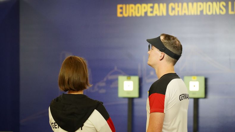 Foto: ESC / Volle Konzentration bei Paul Fröhlich an der Seite von Trainerin Sandra Reitz.