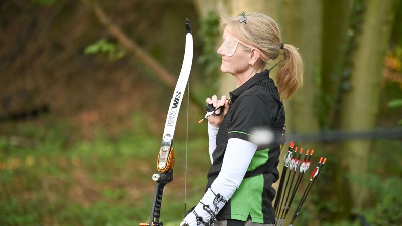 Foto: Eckhardt Frerichs / Ulrike Koini siegte mit dem Blankbogen und freute sich sehr, den jüngeren Konkurrentinnen, den Titel weggeschnappt zu haben. Foto: Eckhardt Frerichs / Ulrike Koini siegte mit dem Blankbogen und freute sich sehr, den jüngeren Konkurrentinnen, den Titel weggeschnappt zu haben.