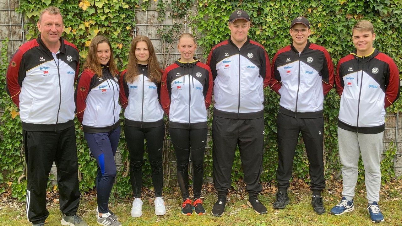 Foto: DSB / Das DSB-Trapteam v.l.: Bundestrainer Uwe Möller, Nadine Halwax, Lena Hubbermann, Patricia Dannler, Malte Schnieders, Jonathan Simon, Marius John.