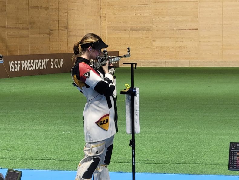 Foto: DSB / Nach zwei Weltcupsiegen und zweimal Team-Gold bei WM und EM gelang Anna Janßen zur Krönung noch der Sieg beim Weltcupfinale. Foto: DSB / Nach zwei Weltcupsiegen und zweimal Team-Gold bei WM und EM gelang Anna Janßen zur Krönung noch der Sieg beim Weltcupfinale.