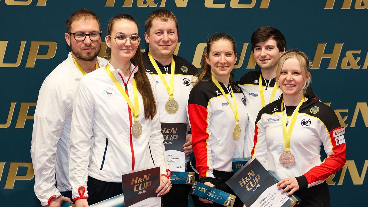 Foto: BSSB / Gold für Doreen Vennekamp und Christian Reitz, Bronze für Svenja Berge und Robin Walter beim H&N Cup im Mixed Luftpistole.