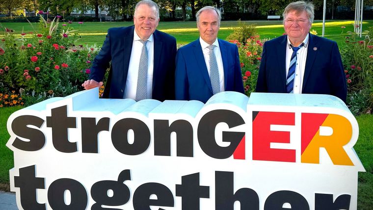Foto: DSB / Die DSB-Delegation in Baden-Baden mit v.l. Jörg Brokamp, Hans-Heinrich von Schönfels und Gerd Hamm.