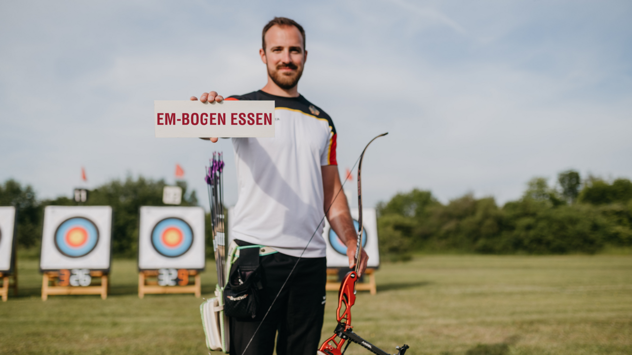 Foto: Lisa Haensch / Florian Unruh zeigt es an: Die EM in Essen steht kurz bevor.