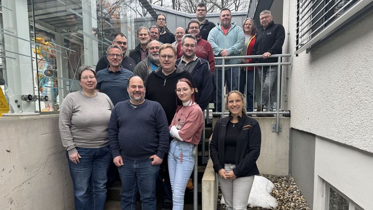 Foto: DSB / Die Teilnehmer und Ausbilder an der Kampfrichterausbildung Bogen A in Wiesbaden.