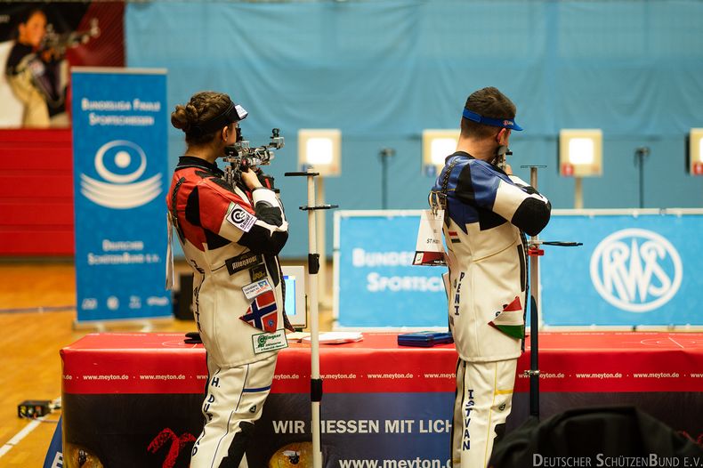 Foto: DSB / Könnte auch ein olympisches Finale sein, ist aber Bundesliga: Jeanette Duestad (Freiheit) und Istvan Peni (Elsen) standen in Tokio in einem bzw. mehreren Finals. Foto: DSB / Könnte auch ein olympisches Finale sein, ist aber Bundesliga: Jeanette Duestad (Freiheit) und Istvan Peni (Elsen) standen in Tokio in einem bzw. mehreren Finals.