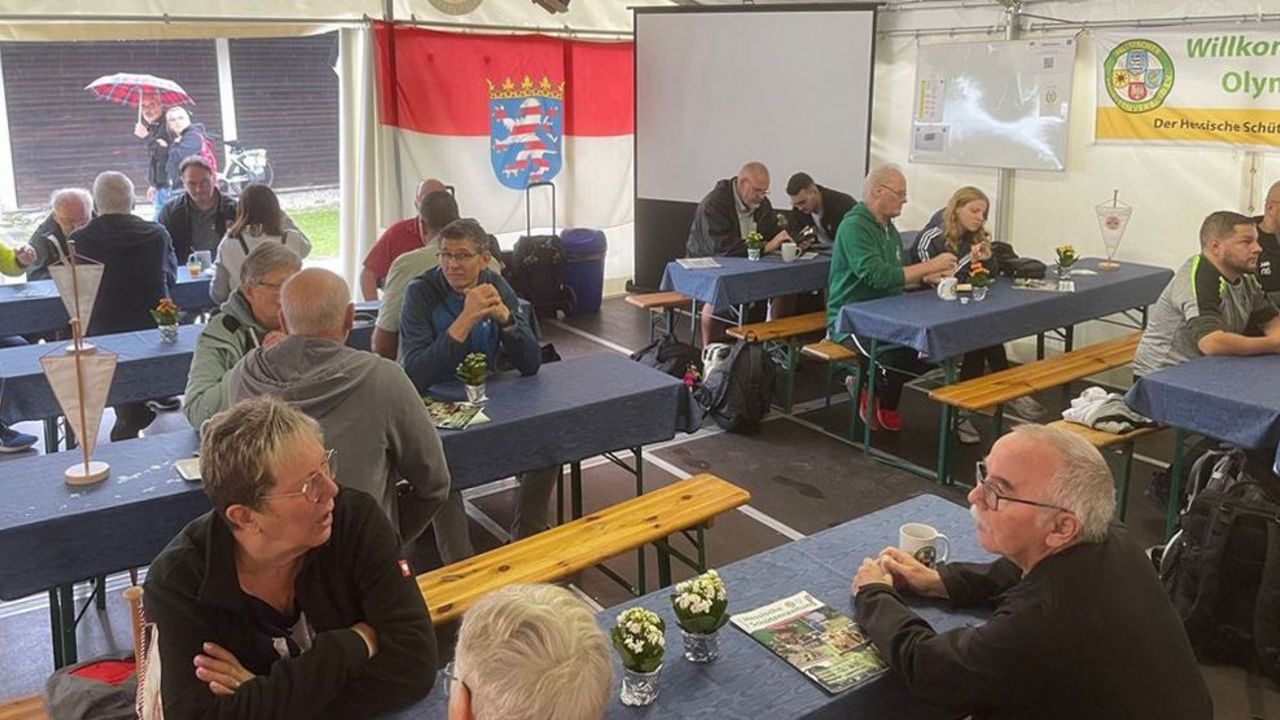Foto: Hessischer Schützenverband / Blick ins Hessenzelt im Jahr 2024.