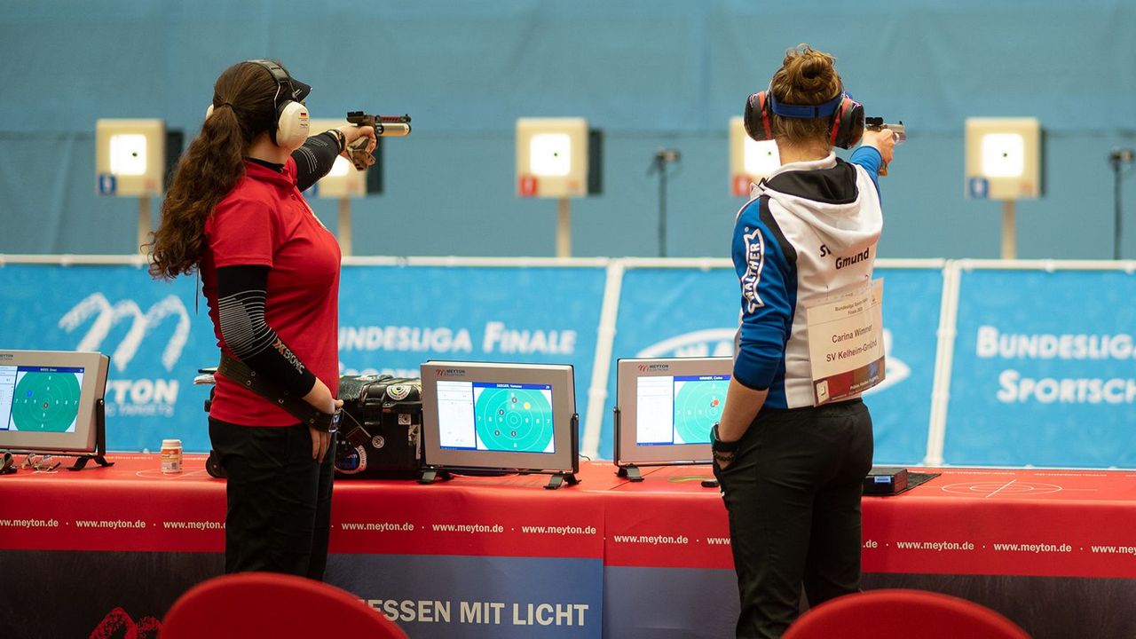 Foto: DSB / Zur Bundesligasaison 2020/21 wieder am Stand: Vanessa Seeger und Carina Wimmer.