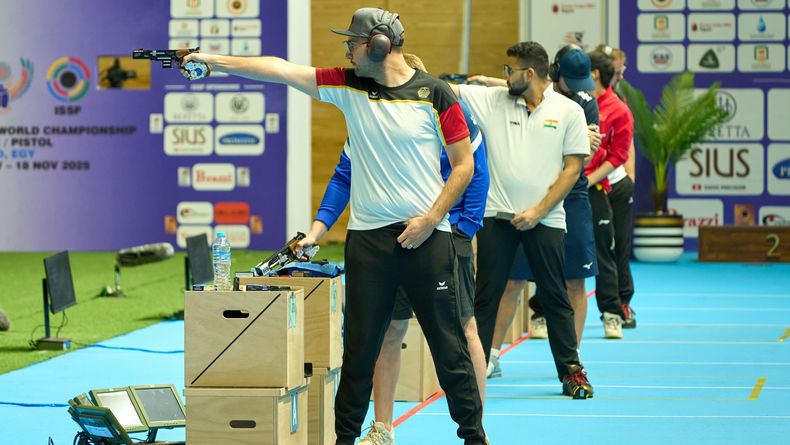 Foto: ISSF / 2025 holte er im Team Gold, im Einzel schrammte er denkbar knapp an einer Medaille vorbei. Emanuel Müller greift wieder an. Foto: ISSF / 2025 holte er im Team Gold, im Einzel schrammte er denkbar knapp an einer Medaille vorbei. Emanuel Müller greift wieder an.