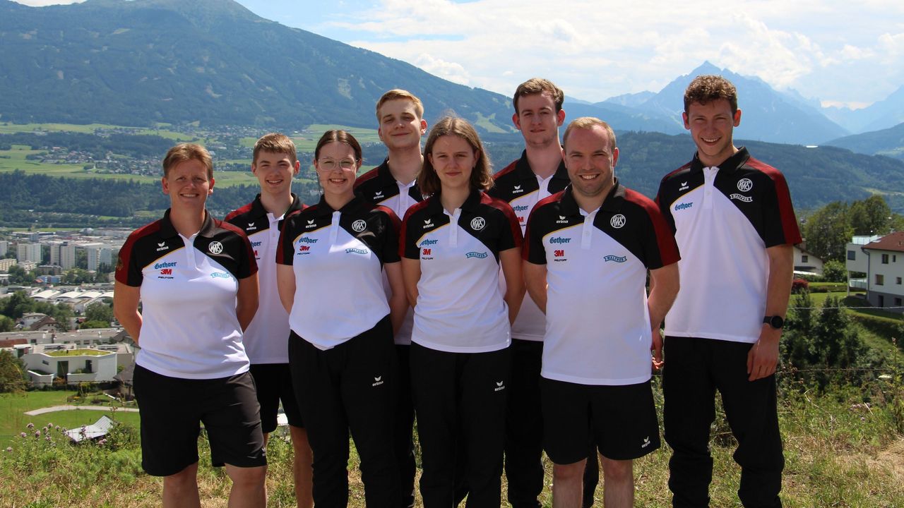 Foto: Lars Walker / Vor toller Bergkulisse: Das deutsche Team beim Alpencup