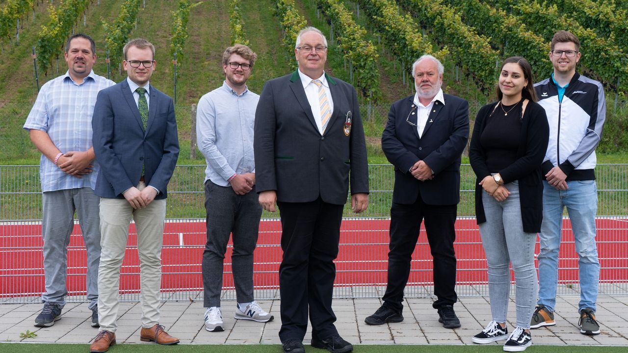 Foto: DSJ / Der neue Jugendvorstand (v.l.n.r.: Michael Thurner/ BJL Sport, Henrik Quast/ BJS, Luca Großmann/ BJL Öffentlichkeitsarbeit, Stefan Rinke/ VP Jugend, Peter Landauer/ BJL Organisation, Sophia Benterbusch/ BJS, Niklas Christ/ BJS; es fehlen Ulrike Koini/ BJL Bildung und Aileen Jedtberg/ BJS).