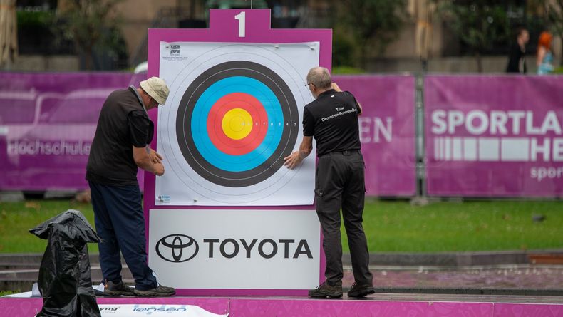 Foto: Eckhard Frerichs / Für die Vorbereitung der Wettkampffelder Auf Kleinfeldchen und auf dem Bowling Green sind viele fleißige Hände von Nöten. Foto: Eckhard Frerichs / Für die Vorbereitung der Wettkampffelder Auf Kleinfeldchen und auf dem Bowling Green sind viele fleißige Hände von Nöten.