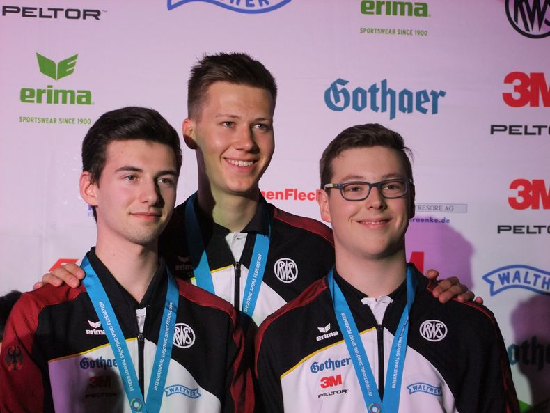 Foto: Michael Eisert / Bronze für das deutsche Luftpistolen-Team mit Robin Walter, Jonathan Mader, Jan Luca Karstedt. Foto: Michael Eisert / Bronze für das deutsche Luftpistolen-Team mit Robin Walter, Jonathan Mader, Jan Luca Karstedt.