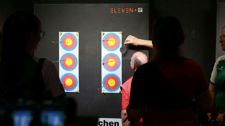 Foto: FSG Tacherting / In der Bundesliga Bogen geht es um Millimeter. Da muss auch mal die Lupe ran. Foto: FSG Tacherting / In der Bundesliga Bogen geht es um Millimeter. Da muss auch mal die Lupe ran.