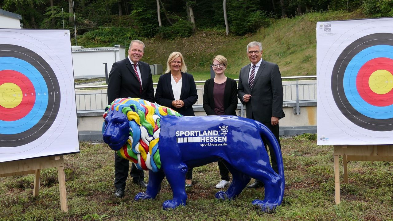 Foto: DSB / Vor Ort beim Treffen zwischen Sportvereinen und Politik; (von links) Jörg Brokamp, Nancy Faeser, Patricia Eck, Gert-Uwe Mende.