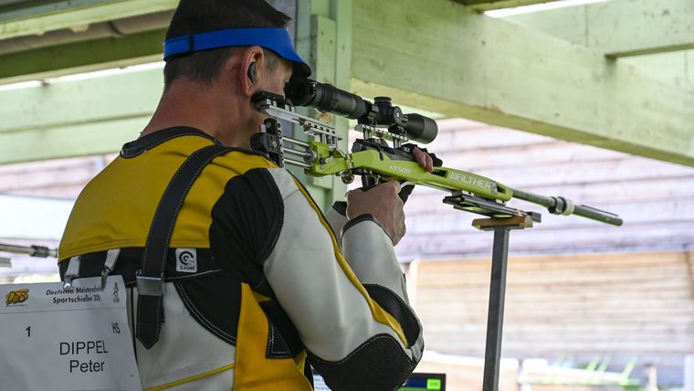 Foto: Eckhard Frerichs / Peter Dippel gewann bei den Senioren I Gold 100m KK-Gewehr Auflage. 