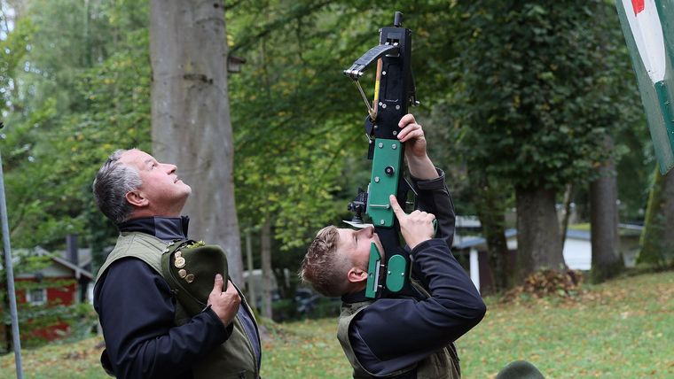 Foto: BSSB / Stets spektakulär! Das Armbrustschießen auf die Plattln in 29m Höhe.