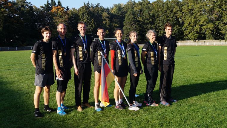 Foto: Sandra Szulc / Das erfolgreiche deutsche Team beim European Cup Bogenlaufen in Frankreich.