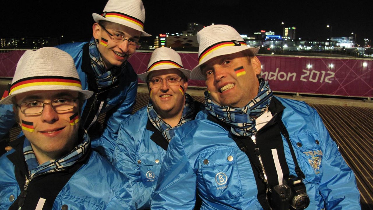 Bild: Norbert Gau / Norbert Gau (ganz rechts) nahm an insgesamt vier Paralympischen Spielen teil. Die Erinnerungen, wie hier die Eröffnungsfeier in London 2012, gehören zu seinen schönsten Momenten im Sport.