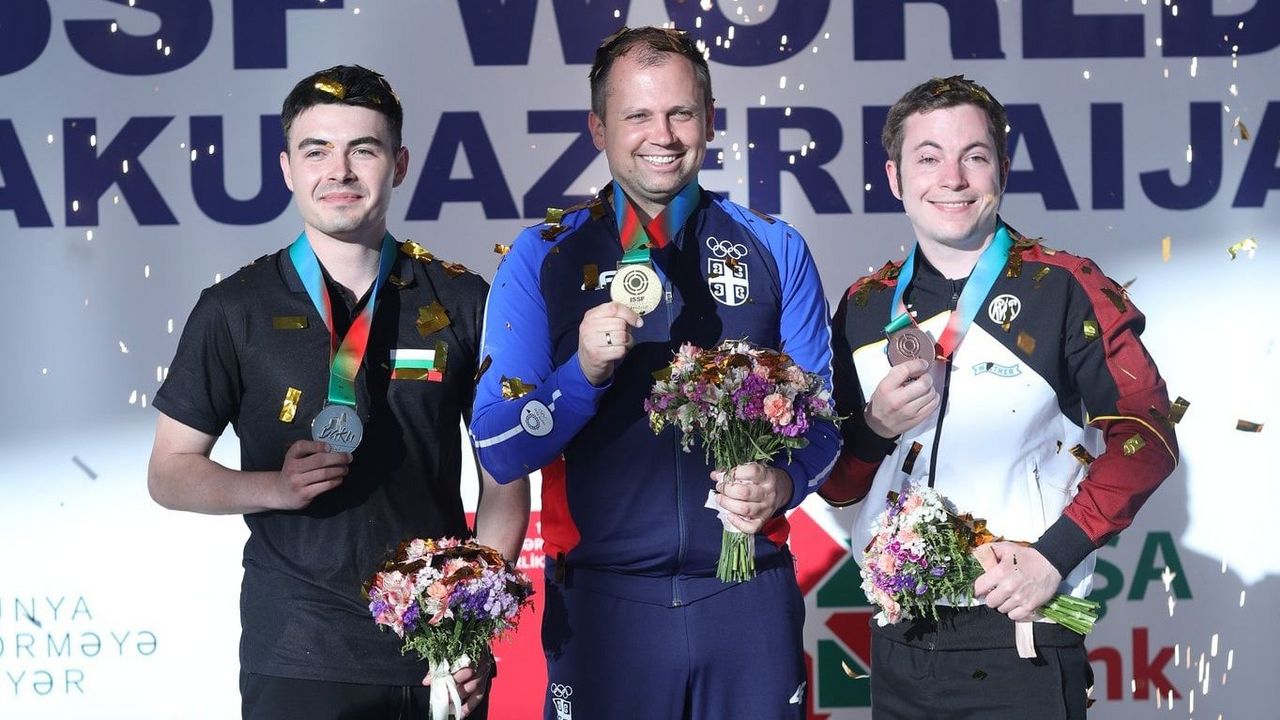 Foto: ISSF / Strahlende Sieger in Baku v.l.: Kaloyan Stamenov (BUL), Damir Mikec (SRB) und Michael Schwald.