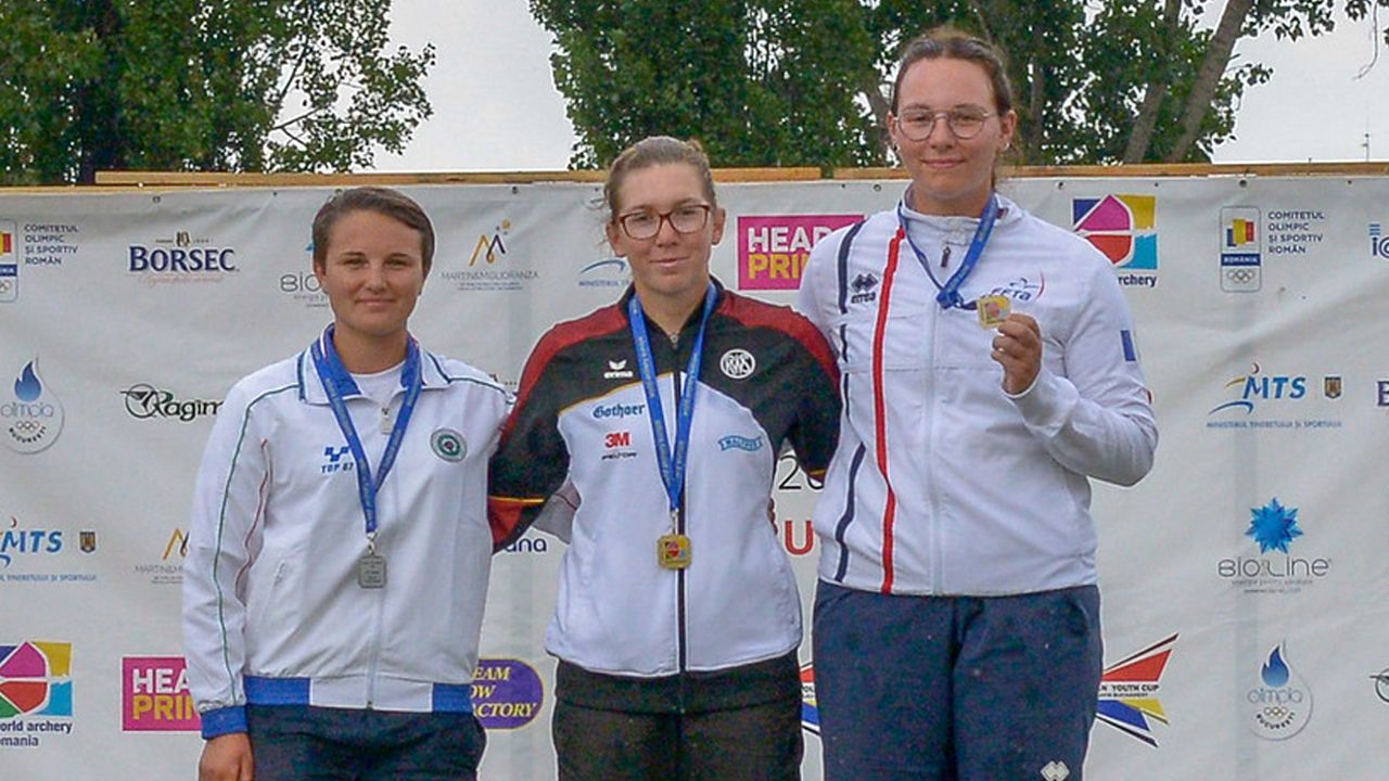 Foto: Cristian Niculae/World Archery Europe / Juniorin Elisa Tartler holt Gold im Recurve-Einzel und damit auch den Sieg in der Gesamtwertung.
