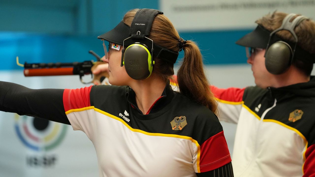 Foto: ISSF / Nach dem Gold im Mixed beim Weltcup in Granada gehen Sandra Reitz und Michael Schwald mit Selbstbewusstsein in die EM in Györ.