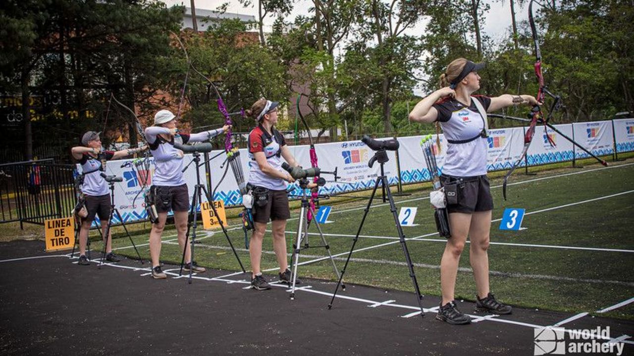 Foto: World Archery: Im Team sehr erfolgreich! Die DSB-Frauen v.l. Michelle Kroppen, Lisa Unruh, Elisa Tartler und Charline Schwarz schossen sich zu Bronze.