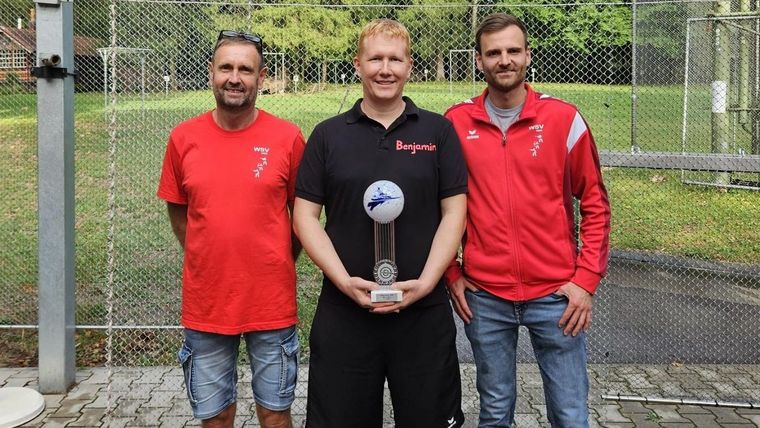 Foto: Jochen Michaelis / Souveräner Sieger der Armbrustliga 30m: Das Team der ASC Göppingen mit Gebhard Fürst, Benjamin Hügler und Louis Fürst (v.l.).