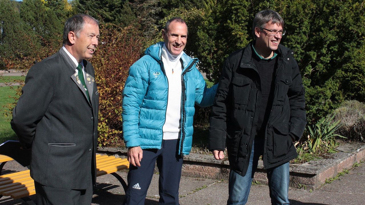 Foto: TSB / TSB-Präsident Stephan Ton begrüßte DOSB-Präsident Thomas Weikert (rechts) und Frank Ullrich (Mitte), den Vorsitzenden des Sportausschusses des Deutschen Bundestages in Suhl.