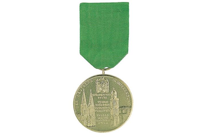 Goldene Medaille am Grünen Band 	