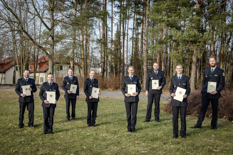 Foto: Bundespolizei / Acht neue Polizeikommissare aus dem Spitzensport, u.a. Michael Goldbrunner (3. v.r.).